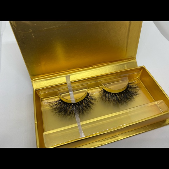 Luxury Mink Lashes - Picture 8 of 9
